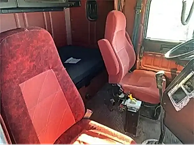 2005 Freightliner FLD120SD Tandem Truck 