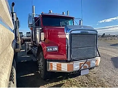 2005 Freightliner FLD120SD Tandem Truck 