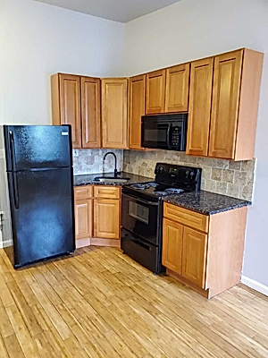 Spacious 2nd Floor - 2 Bedrooms Apartment for Rent