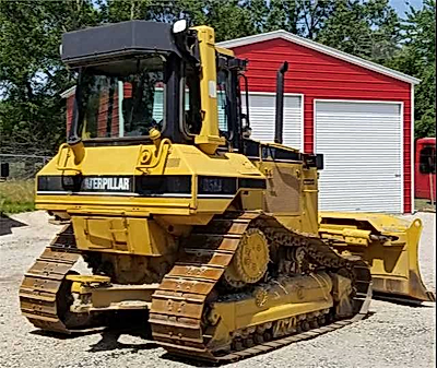 CAT D5M XL Bulldozer with and and slopes