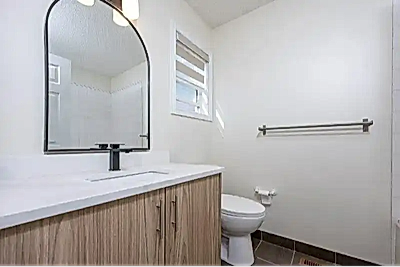 Beautiful 3-Bed 2-Bath Main Level Home For Rent