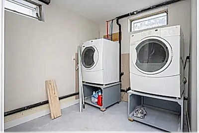 Beautifully Updated 2 Bedroom Basement Suite For Rent
