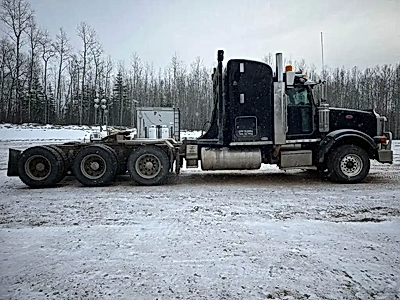 2009 Peterbilt 367 Tri-axle Sleeper Truck