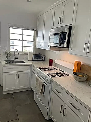 Beautifully maintained and refinished 2 Bedroom Unit for Rent