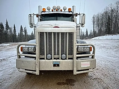 2009 Peterbilt 367 Tri-axle Sleeper Truck