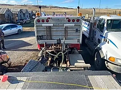 2005 Freightliner FLD120SD Tandem Truck 