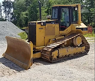 CAT D5M XL Bulldozer with and and slopes