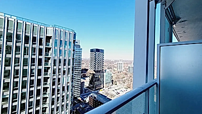 Spacious 1+Den Condo in Prime Downtown Location For Rent