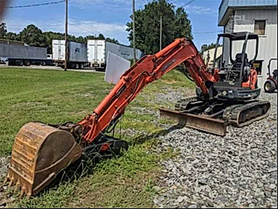 9,500 lbs Mini Excavator with breaker – rent it today