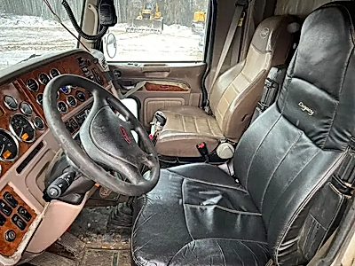 2009 Peterbilt 367 Tri-axle Sleeper Truck